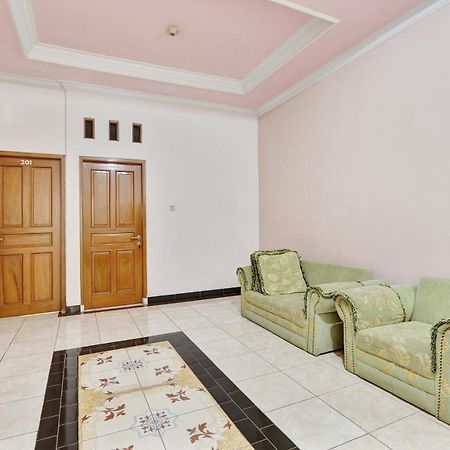 Hotel Wisma Ck Kebumen Esterno foto