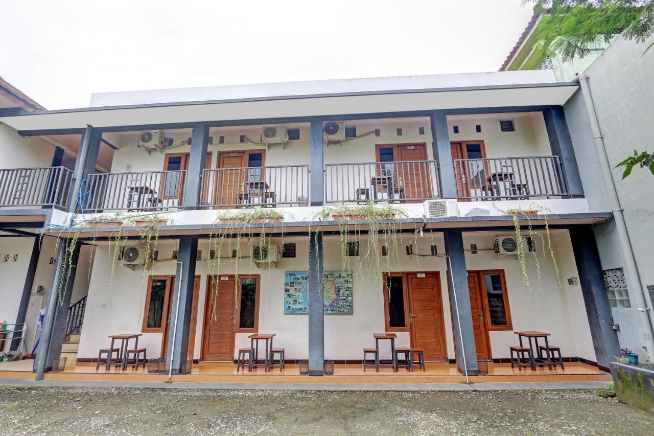 Hotel Wisma Ck Kebumen Esterno foto