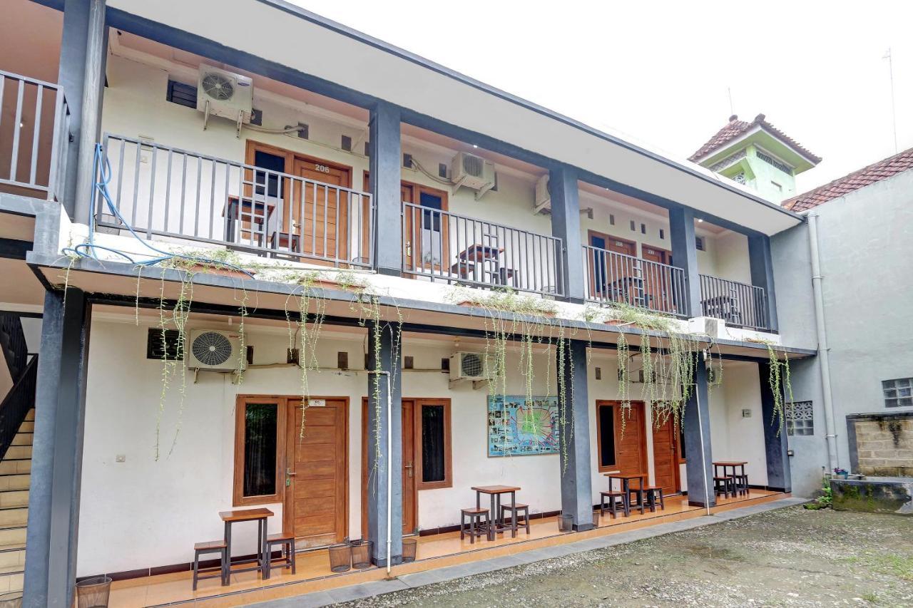 Hotel Wisma Ck Kebumen Esterno foto