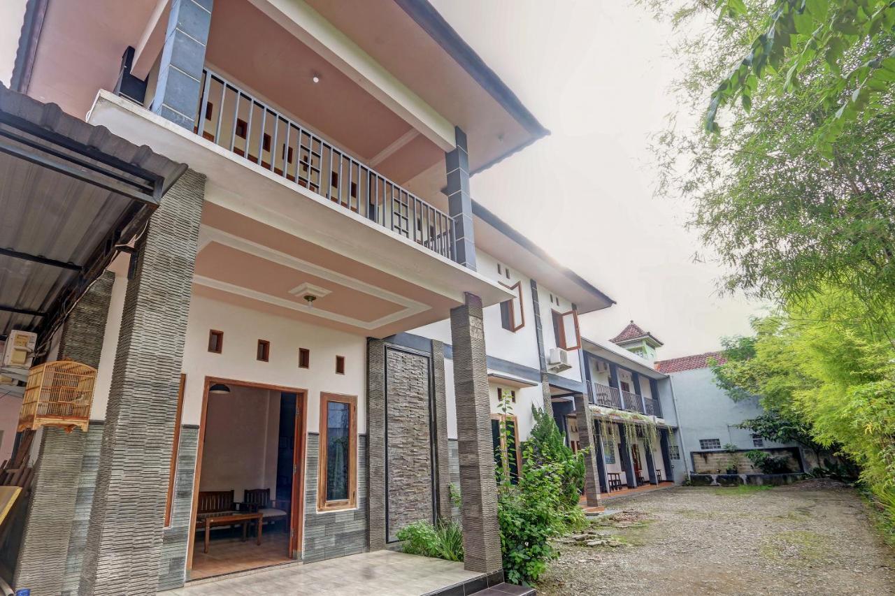 Hotel Wisma Ck Kebumen Esterno foto