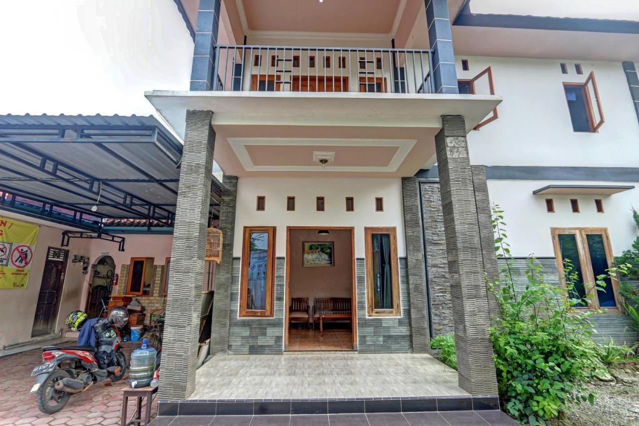 Hotel Wisma Ck Kebumen Esterno foto