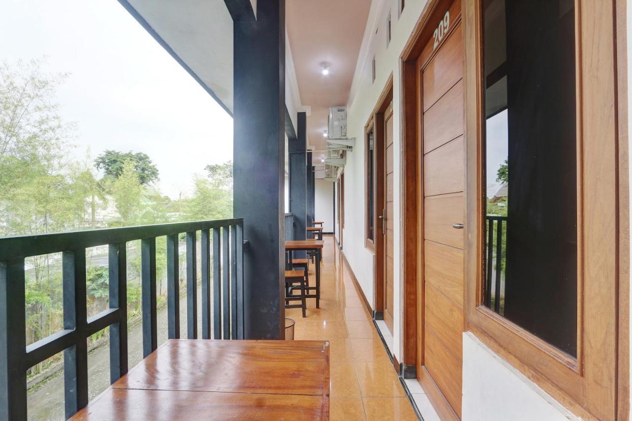 Hotel Wisma Ck Kebumen Esterno foto