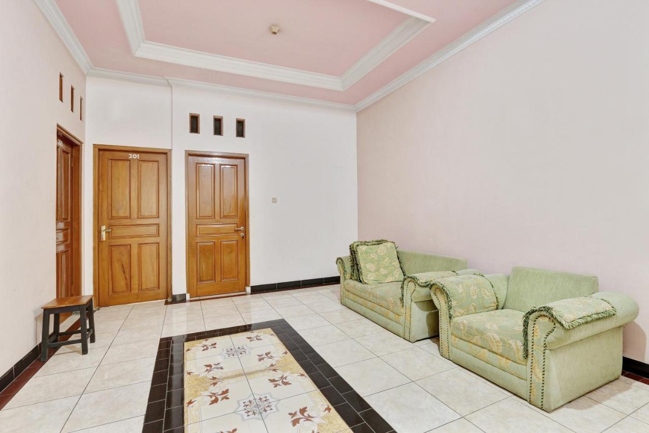 Hotel Wisma Ck Kebumen Esterno foto