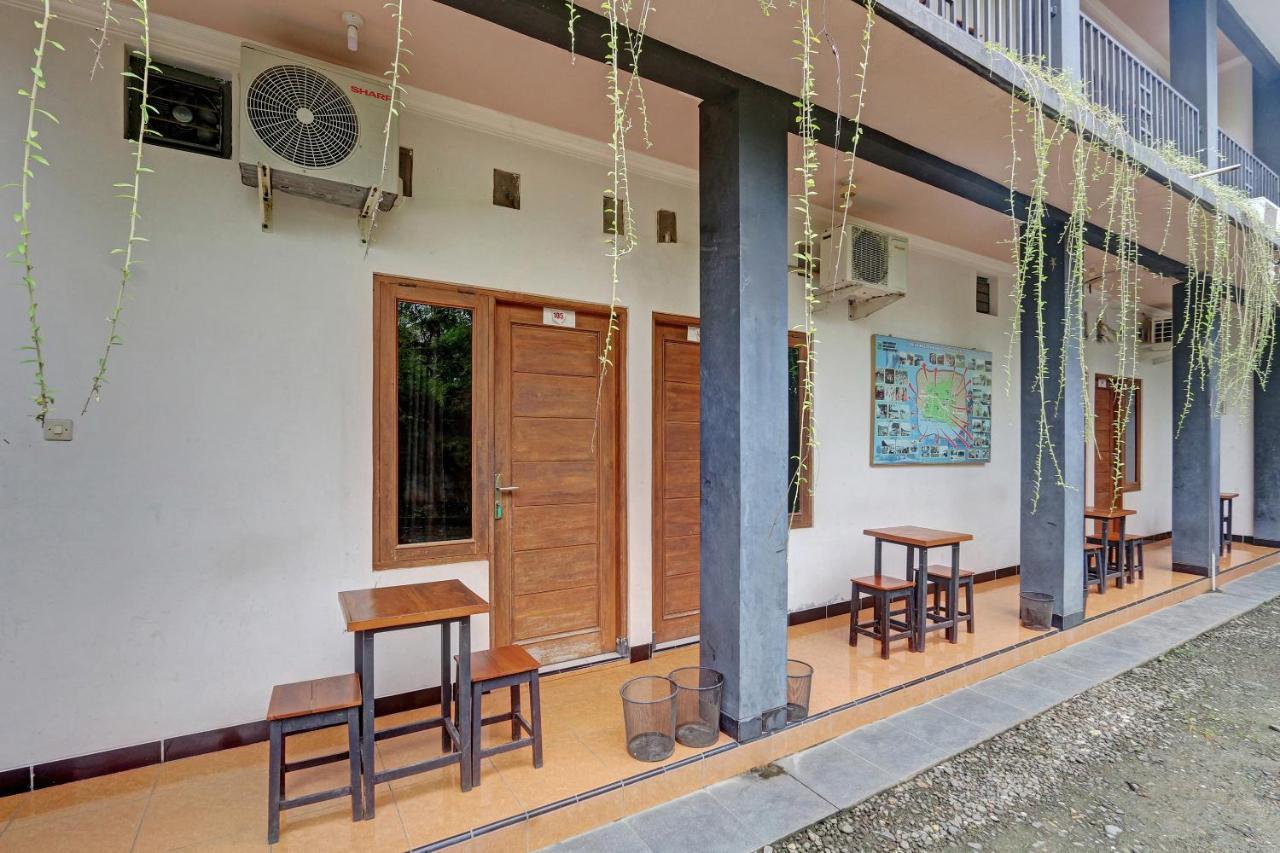 Hotel Wisma Ck Kebumen Esterno foto