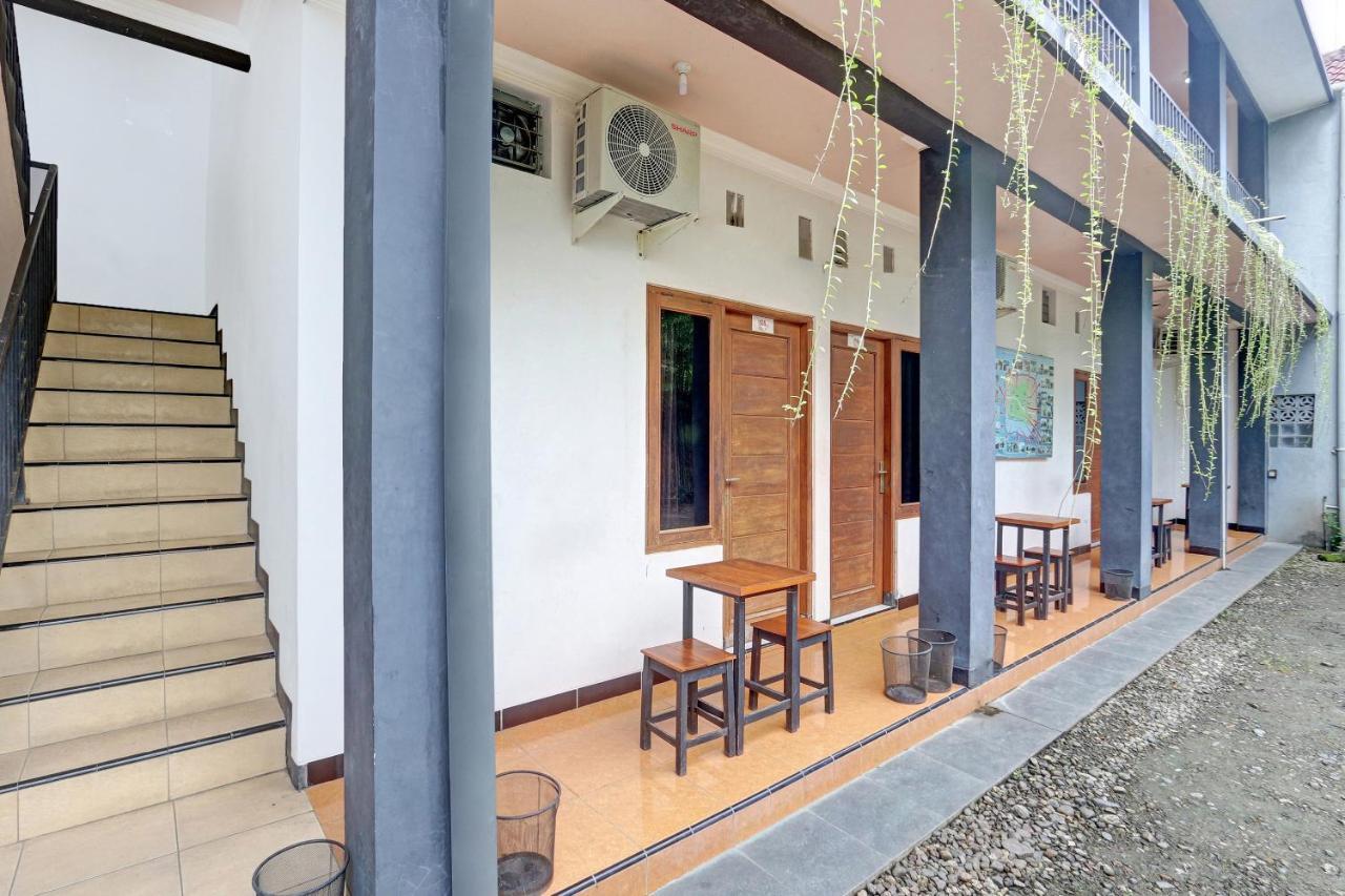 Hotel Wisma Ck Kebumen Esterno foto