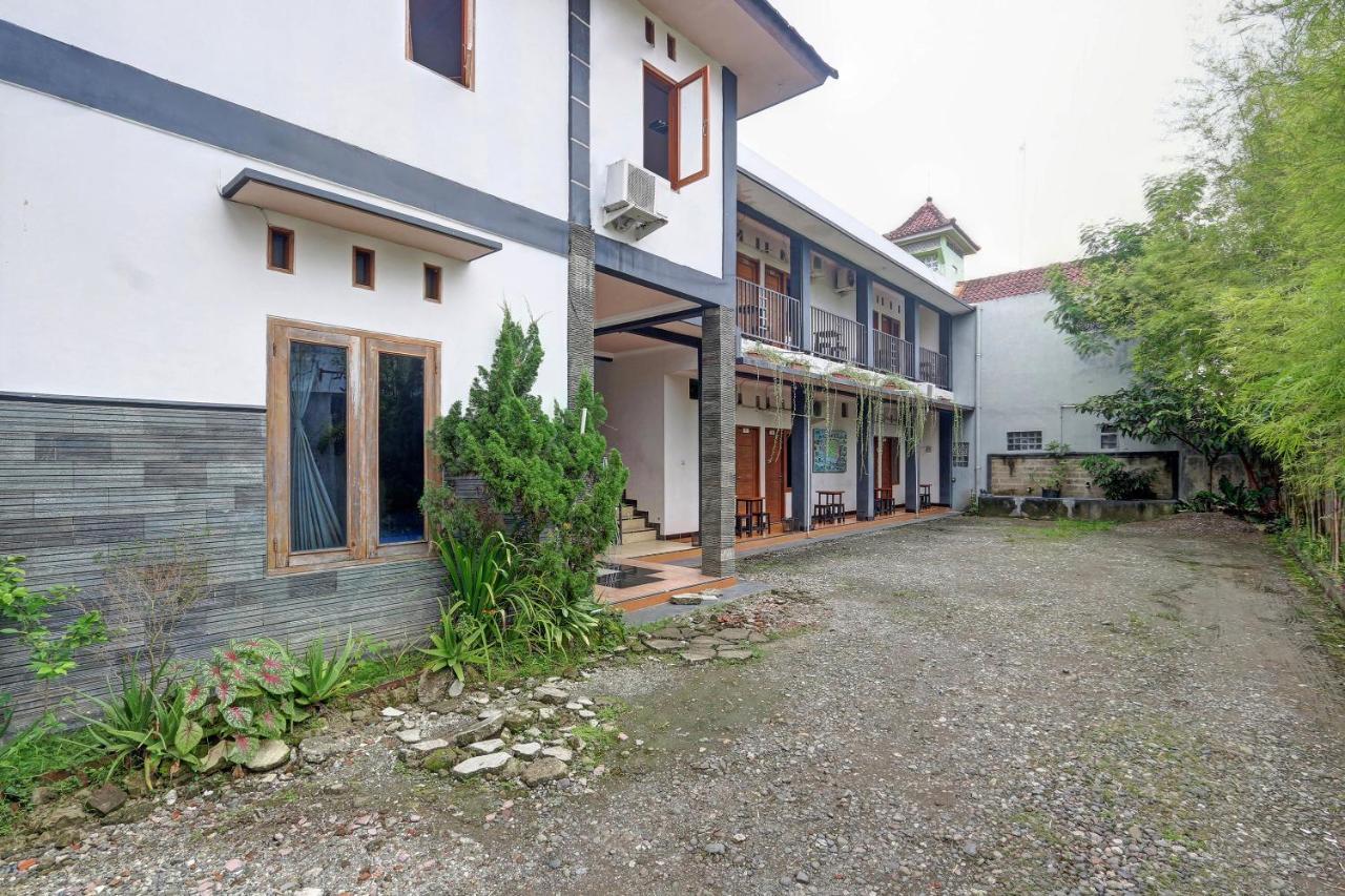 Hotel Wisma Ck Kebumen Esterno foto